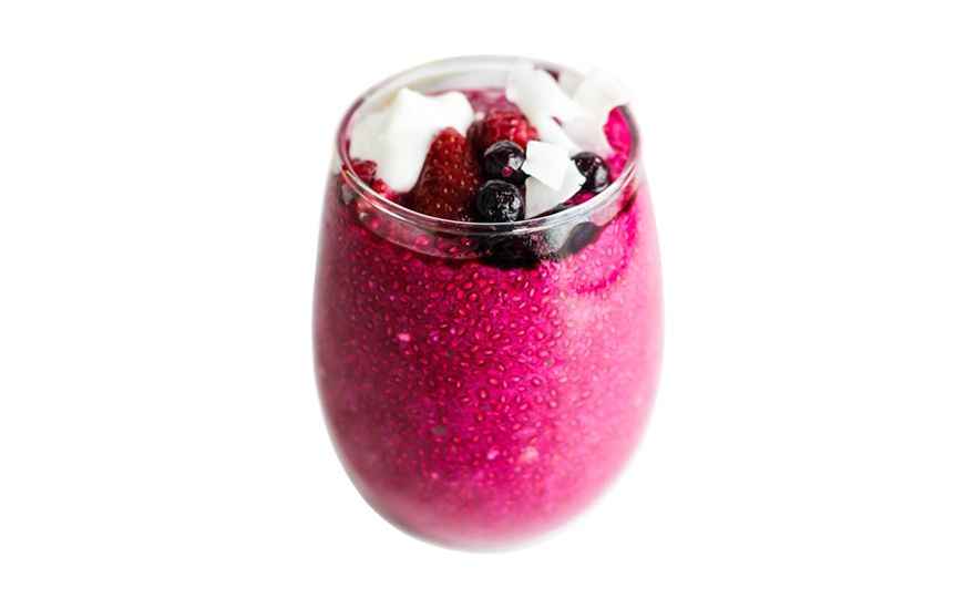 Budincă de chia cu căpșuni și sfeclă