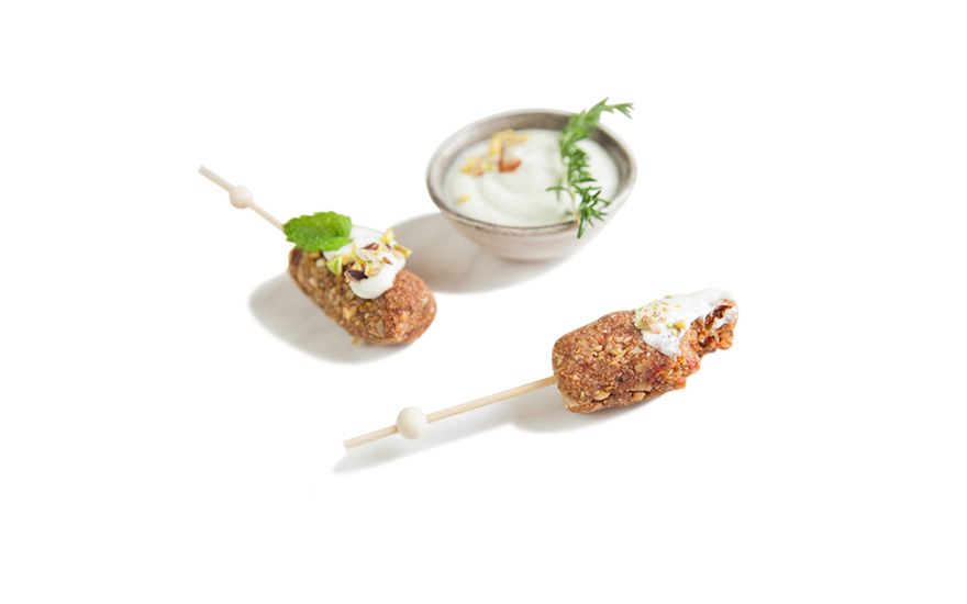 Chiftele raw-vegane cu iaurt de caju