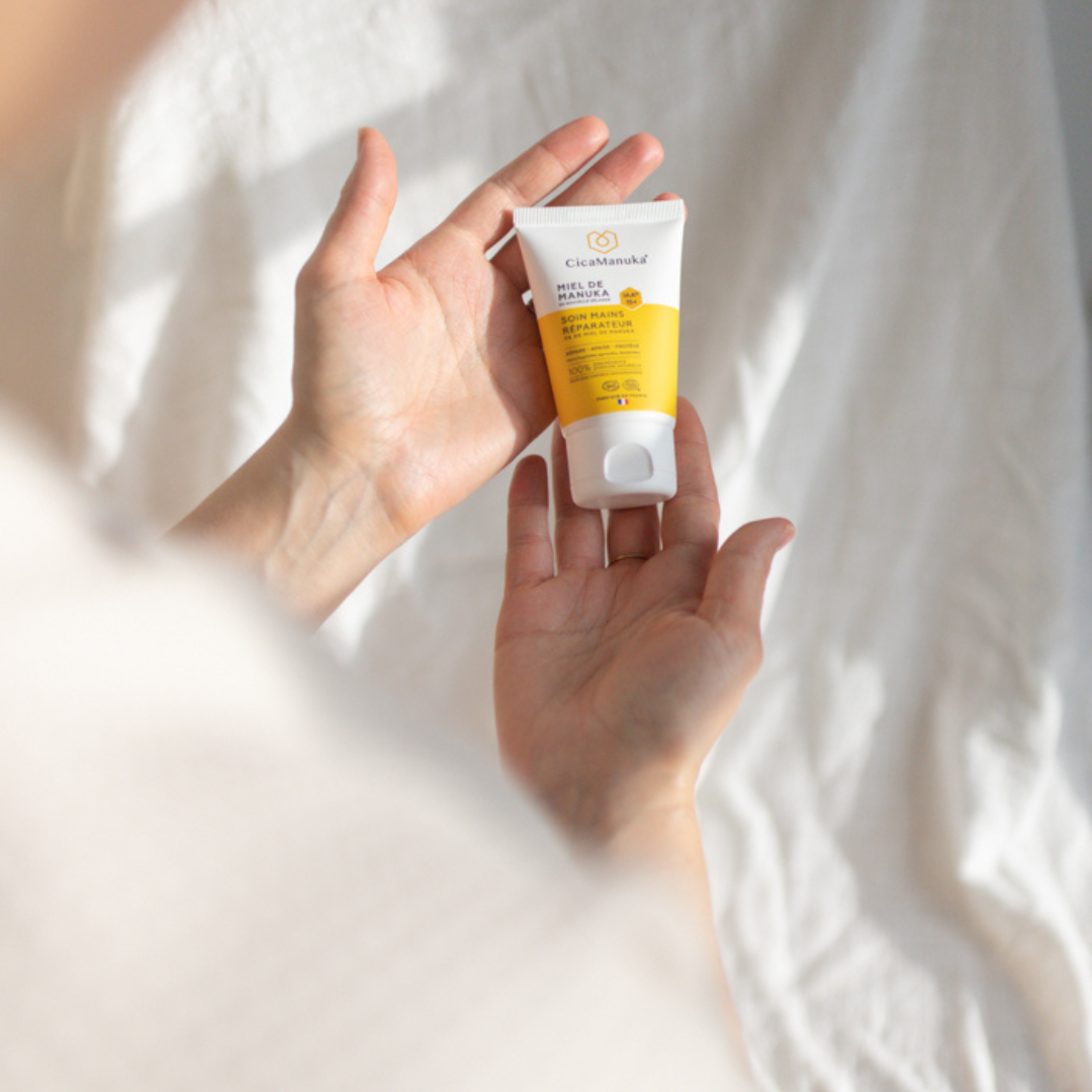 Crema reparatoare pentru ingrijirea mainilor cu 5% miere de manuka IAA15+, ecologica, 50ml, CicaManuka