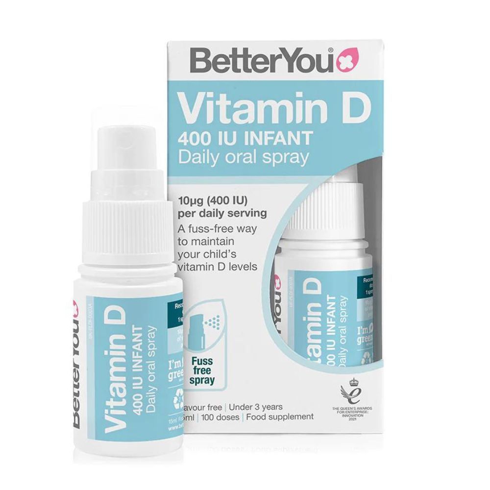 Spray oral Vitamina D BetterYou D400 Infant 15 ml, etichetă albastră și albă, flacon alb.