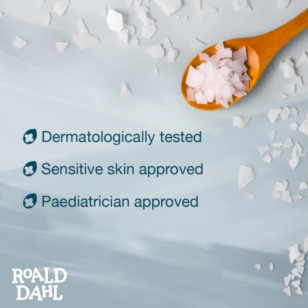 Fulgi de magneziu pe lingură de lemn, testat dermatologic, aprobat pentru piele sensibilă și de pediatri.