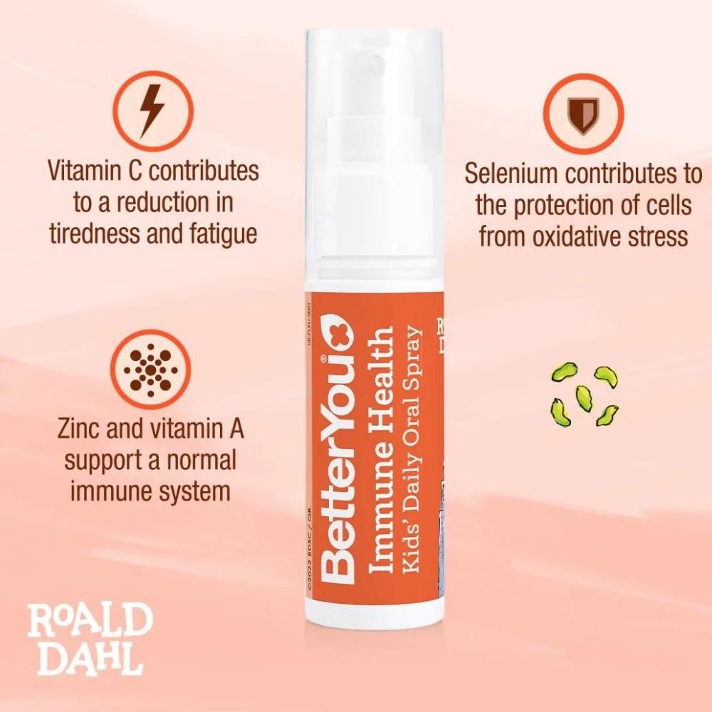 Spray oral copii BetterYou Immune Health 25ml, sticlă albă și portocalie, detalii nutriționale pe fundal roz.