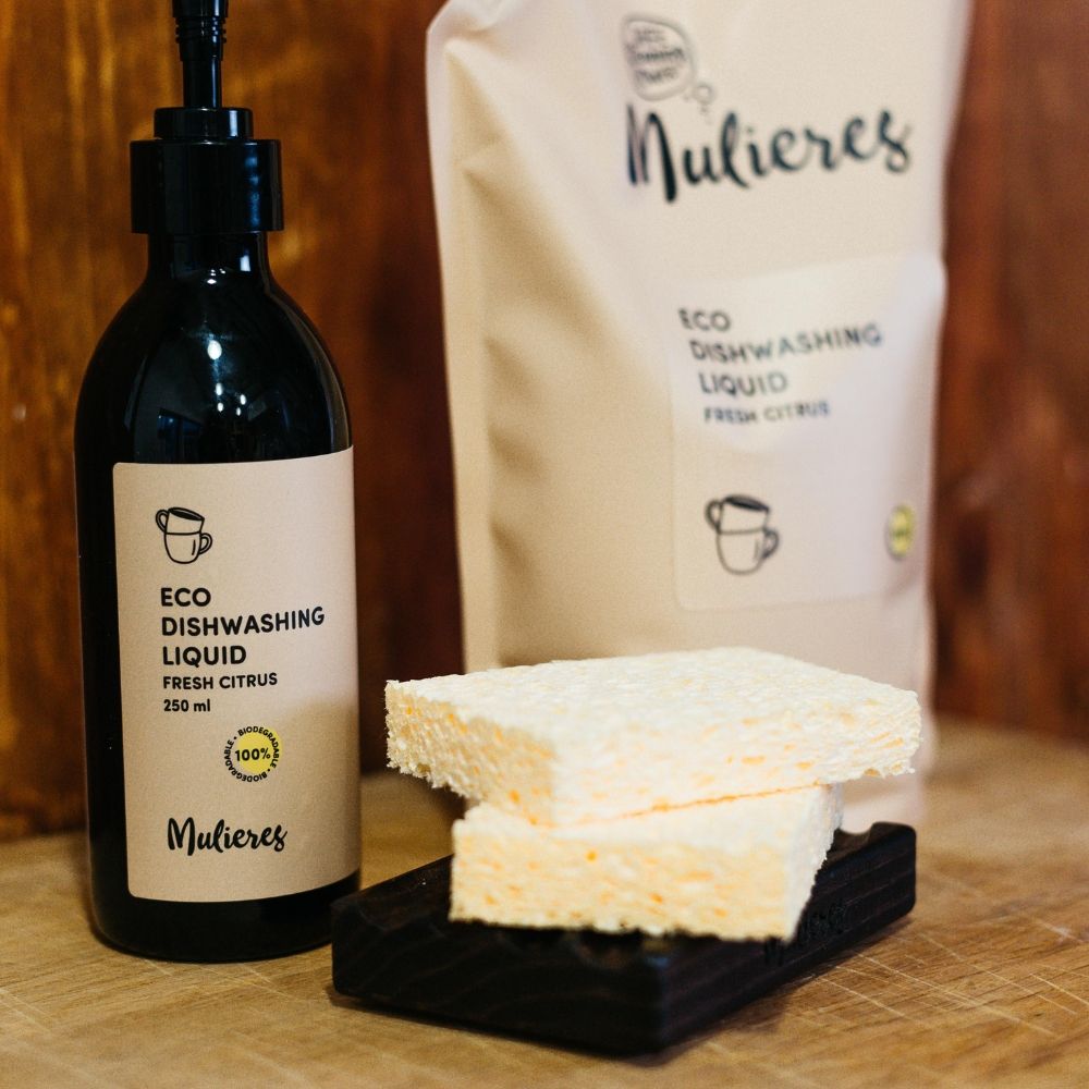 Detergent lichid Mulieres Fresh Citrus, sticlă neagră, bureți galbeni. Ingrediente naturale 99.7%.