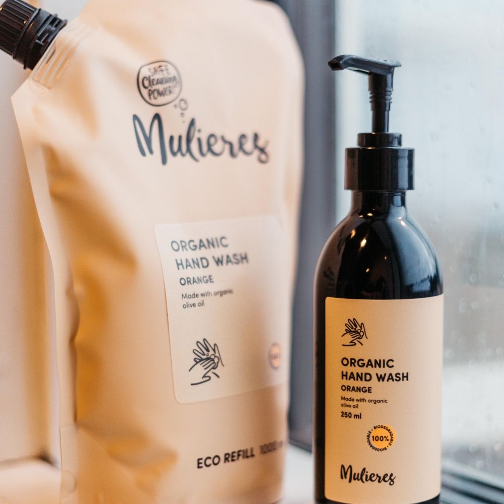 Detaliu sticlă și plic ambalaj Mulieres, săpun lichid portocaliu, 100% natural, 1000 ml.