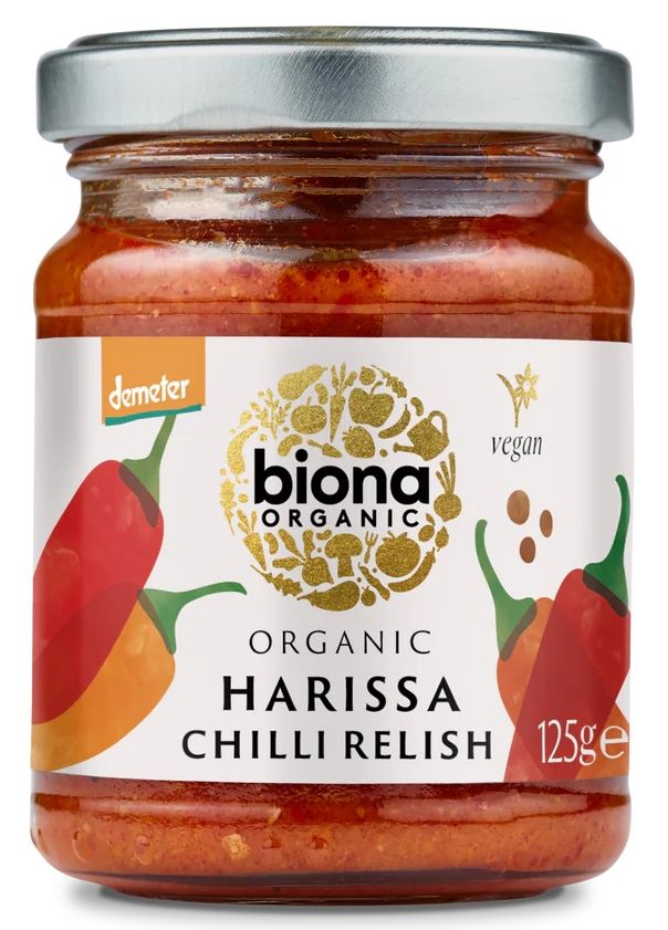 Sos Harissa eco 125ml Biona, sticlă cu etichetă albă, culori roșu, portocaliu; logo și simboluri vegane.