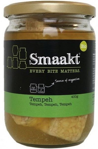 Tempeh bio 400g Smaakt, borcan sticlă cu etichetă neagră și verde, capac metalic auriu.