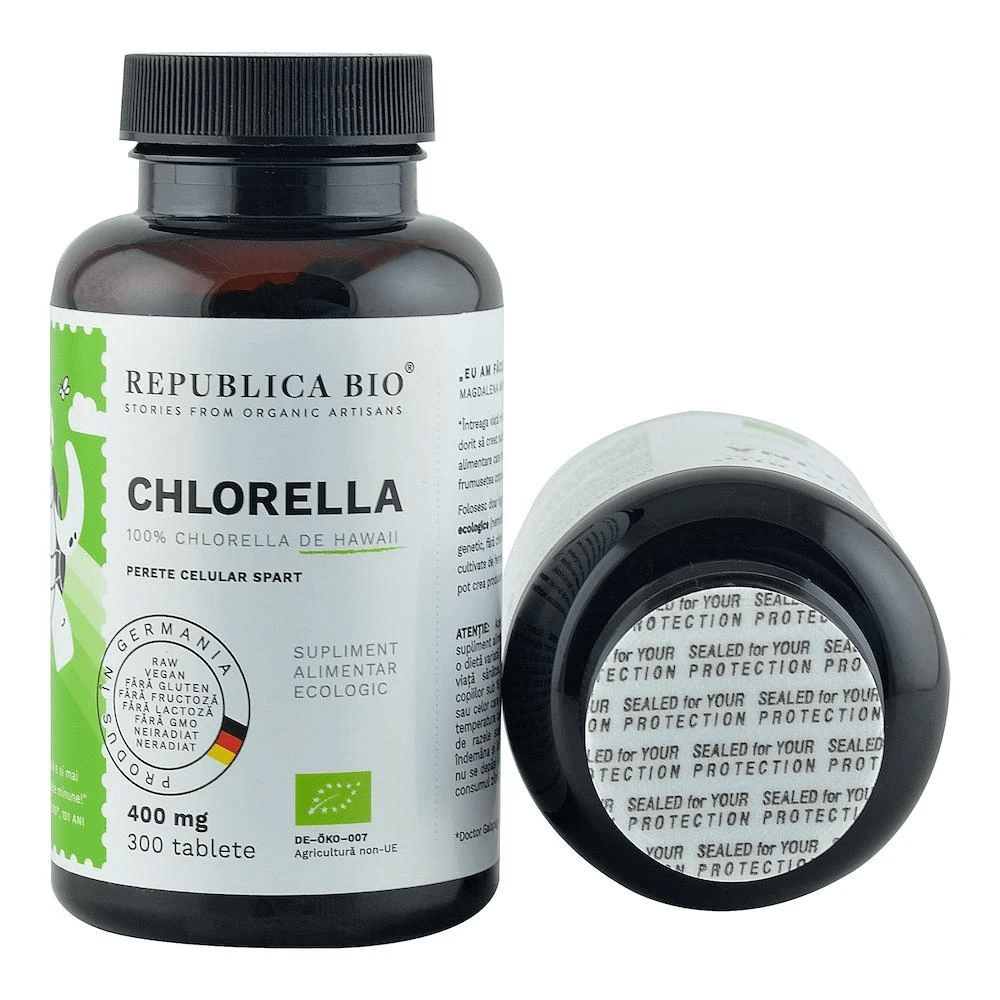 Flacon negru cu etichetă verde Chlorella de Hawaii bio, 400 mg, 300 tablete, sigiliu vizibil.