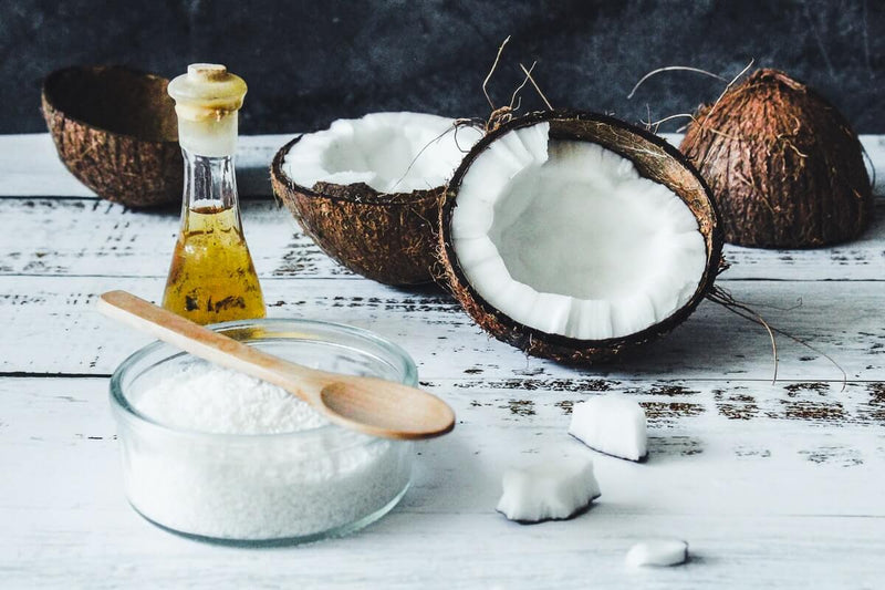 Uleiul de cocos: ce beneficii îți poate aduce, ce proprietăți conține și la ce poate fi folosit