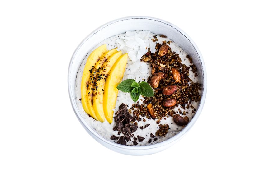 Quinoa crocantă cu granola și mango