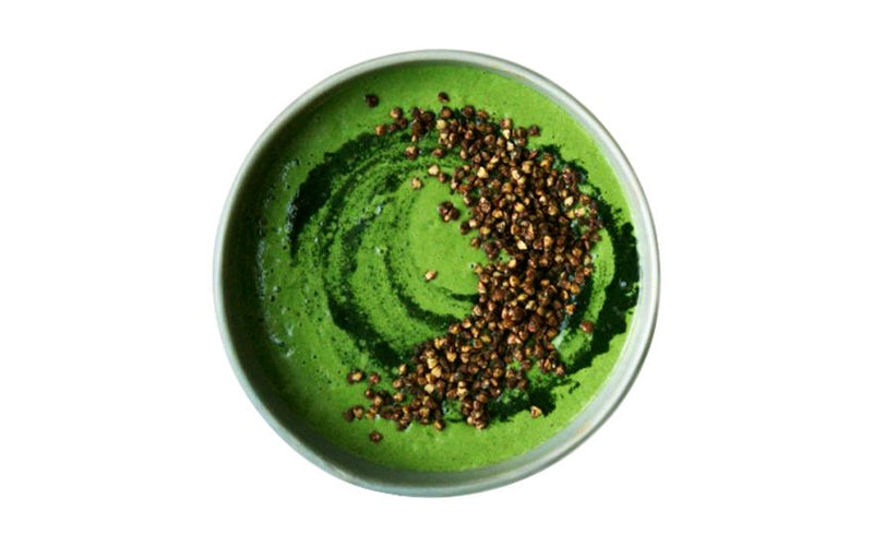 Smoothie verde cu topping crocant