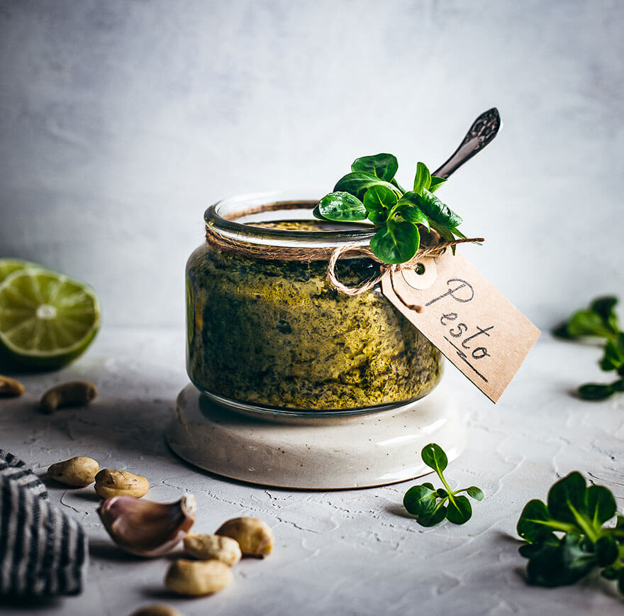 Pesto raw-vegan cu valeriană