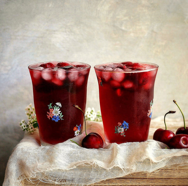 Mocktail de vară cu cireșe și superalimente