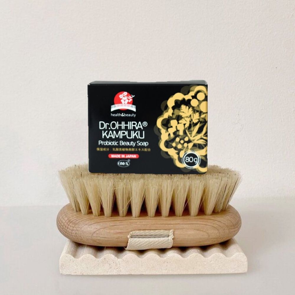 Săpun Dr.Ohhira Kampuku cu probiotice, 80g, ambalaj elegant negru cu detalii aurii.