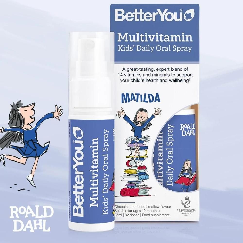 Spray oral copii BetterYou, albastru, detaliu etichetă, caractere Roald Dahl, 25 ml.