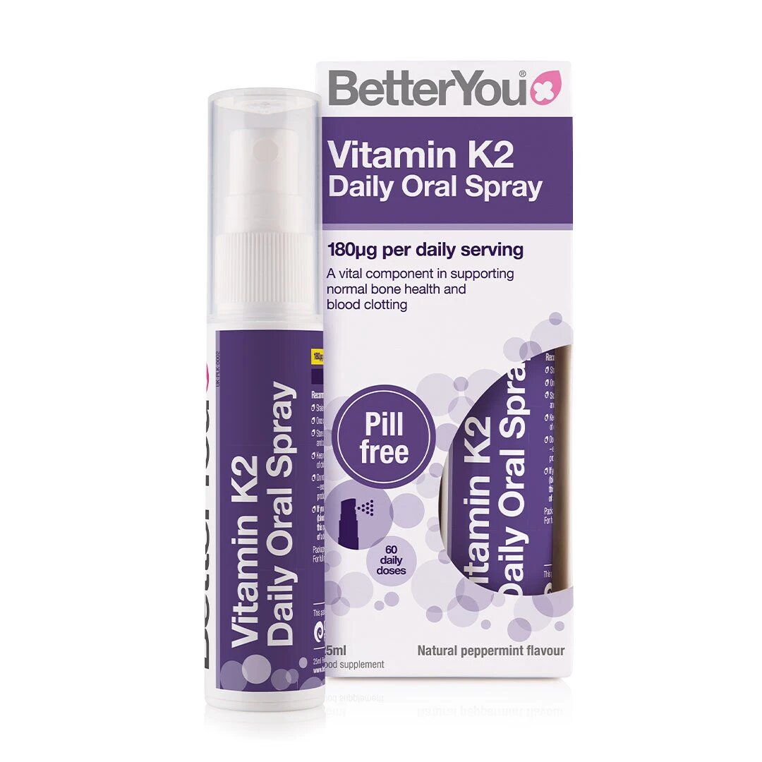 Spray oral Vitamin K2 BetterYou 25 ml, ambalaj mov-alb, sprijină sănătatea oaselor și coagulare sanguină.