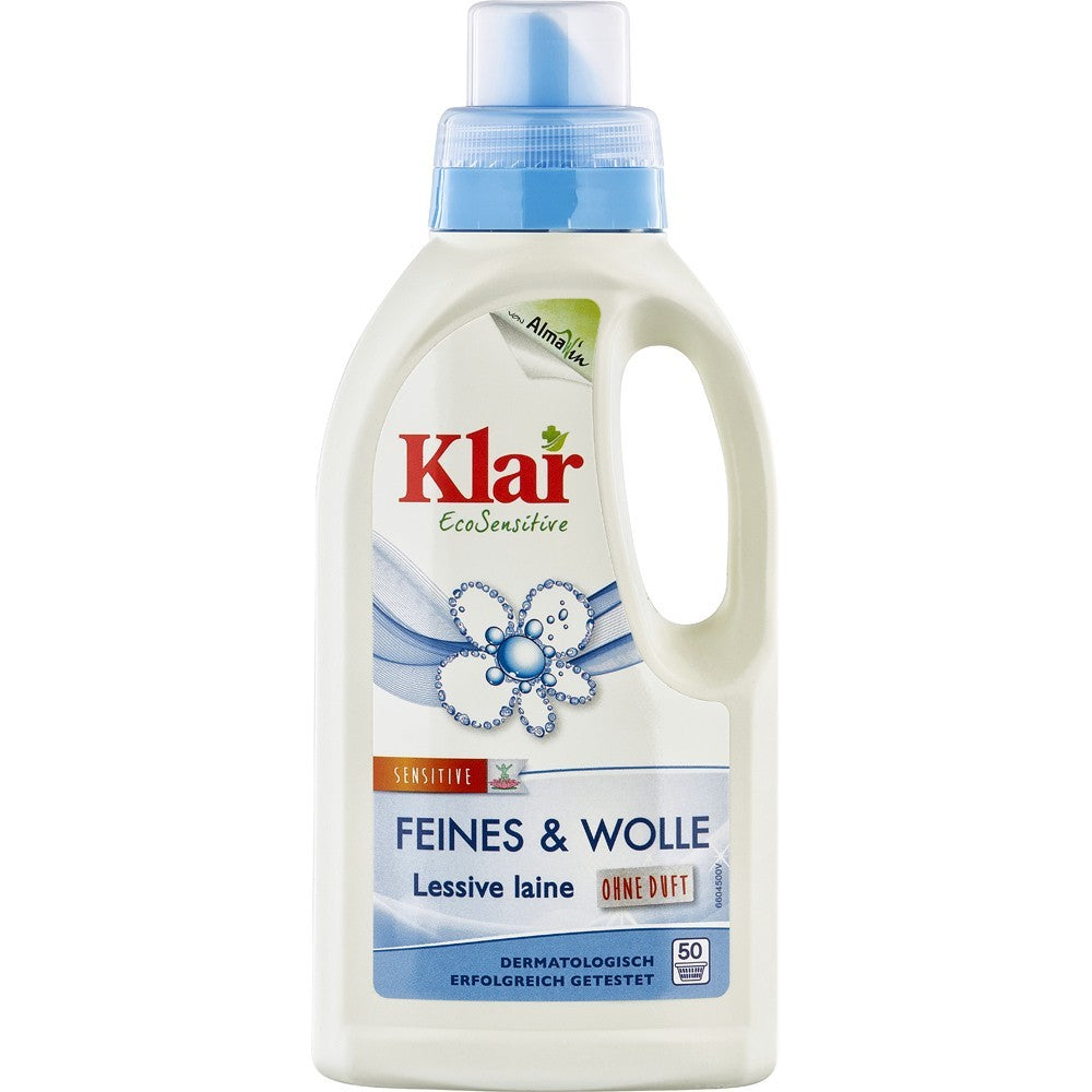 Detergent lichid Klar 500ml pentru rufe delicate și lână, plastic alb cu dop albastru.