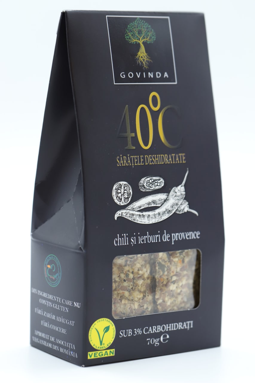Sărățele vegane deshidratate cu chili și ierburi provence, ambalaj 70g, Govinda, negru.